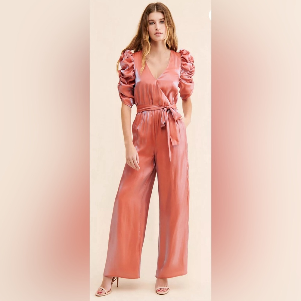 NWT Size Sm Wide Leg Jumpsuit w/puff sleeves! Looks great w or w/o sash!